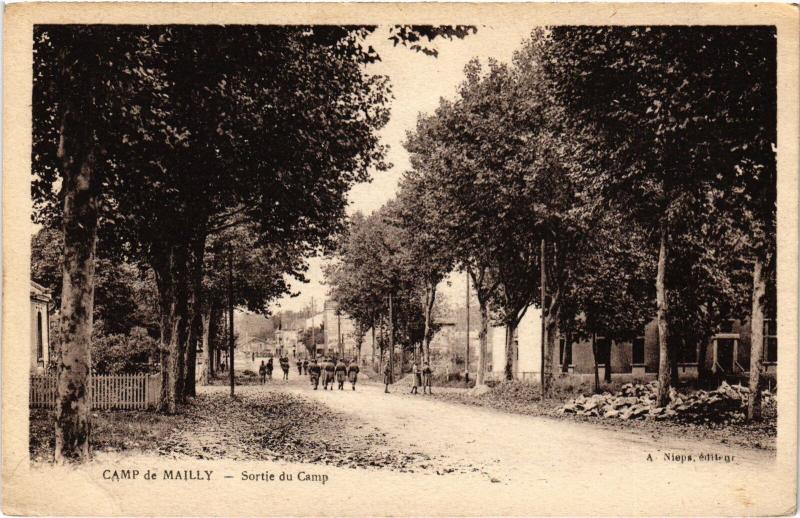 Carte postale ancienne Mailly le Camp sortie du camp à Mailly-le-Camp