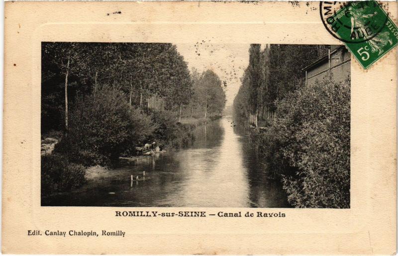Carte postale ancienne Romilly Canal de Ravois