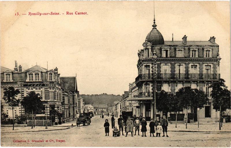 Carte postale ancienne Romilly Rue Carnot