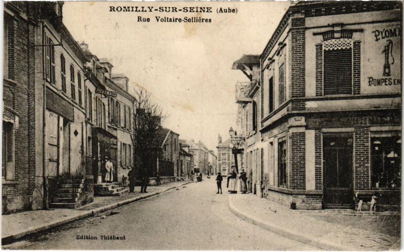 Carte postale ancienne Romilly Rue Voltaire Sellieres