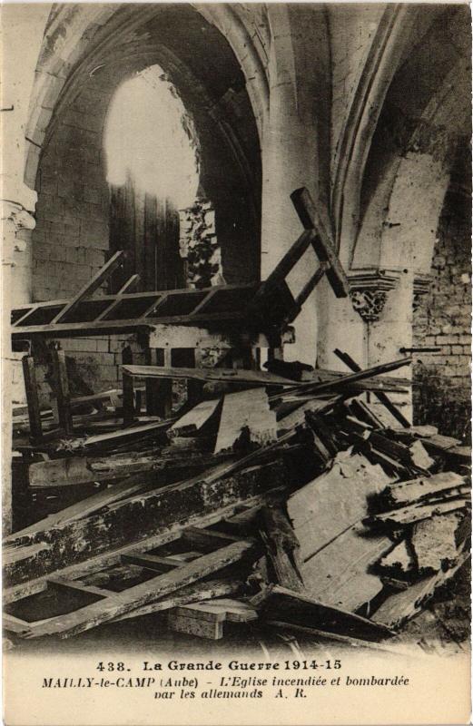 Carte postale ancienne Mailly le Camp Eglise incendiee et bombardee à Mailly-le-Camp