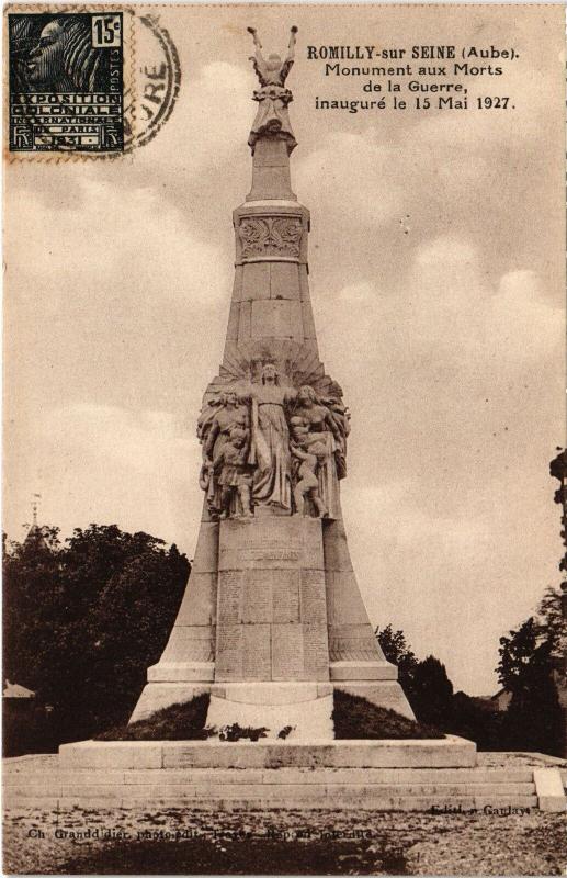 Carte postale ancienne Romilly Monument aux Morts