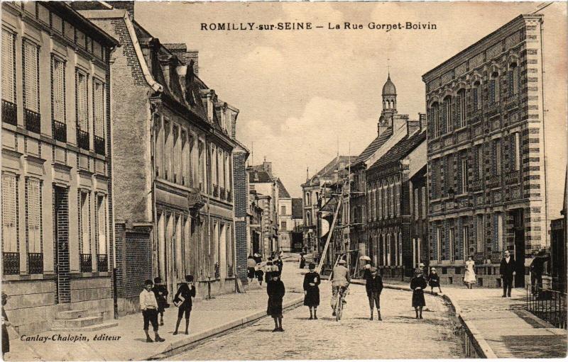 Carte postale ancienne Romilly Rue Gornet Boivin