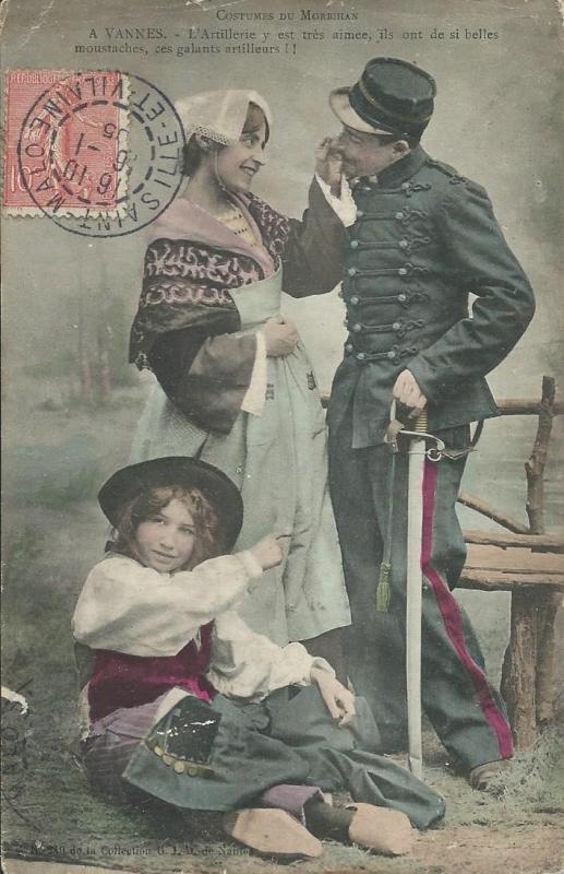 Carte postale ancienne A Vannes. - L'Artillerie y est très aimée à Vannes