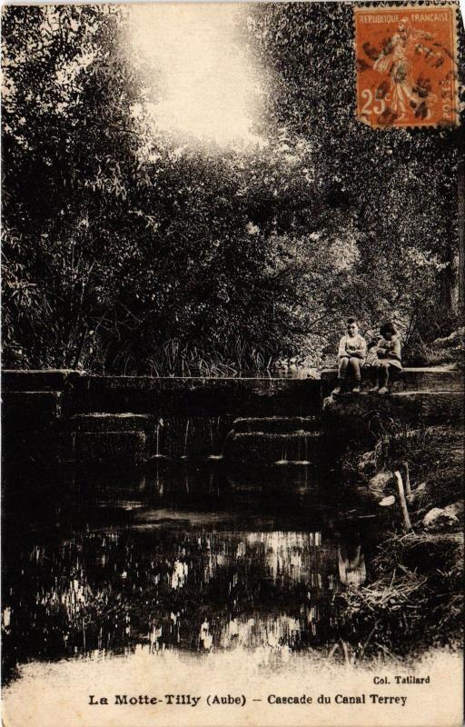 Carte postale ancienne La Motte Tilly Cascade du Canal Terrey à La Motte-Tilly
