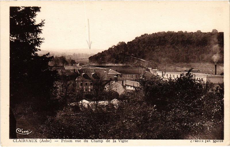 Carte postale ancienne Clairvaux Prison vue du Champ de la Vigne