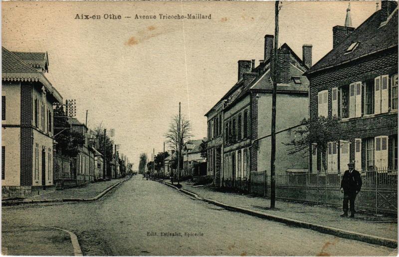 Carte postale ancienne Aix Avenue Tricoche Maillard