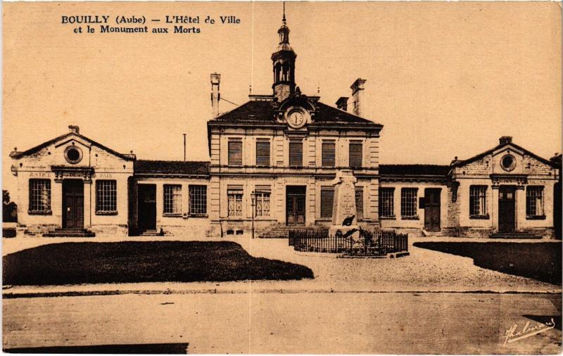 Carte postale ancienne Bouilly Hotel de Ville à Bouilly