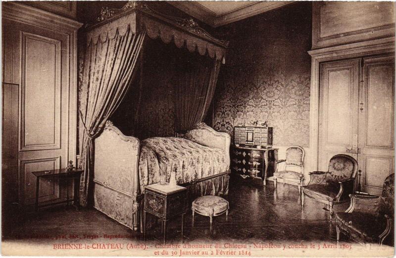 Carte postale ancienne Brienne Chambre du Chateau