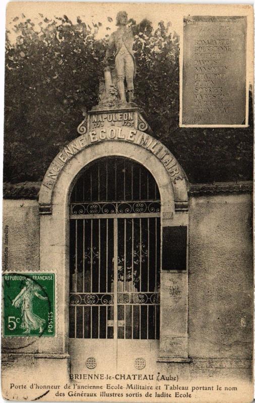 Carte postale ancienne Brienne le Chateau porte d'honneur