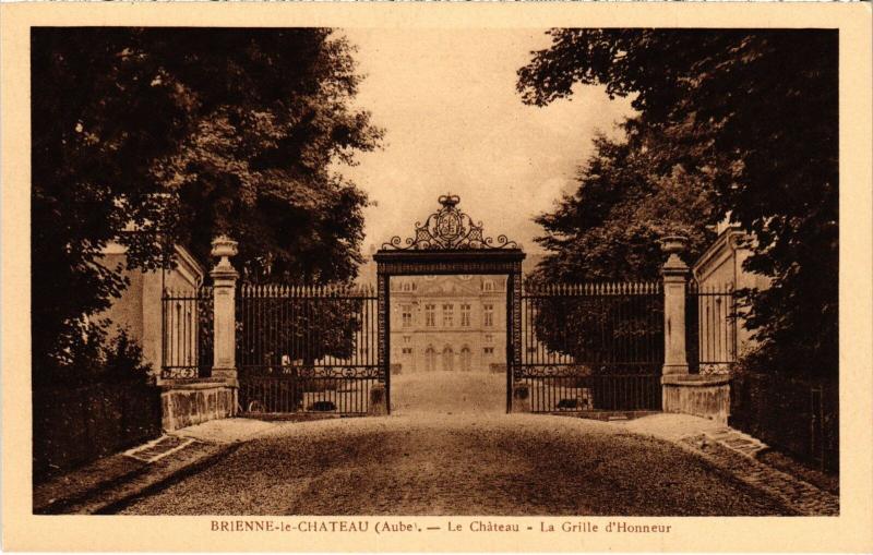 Carte postale ancienne Brienne le Chateau Grille d'Honneur