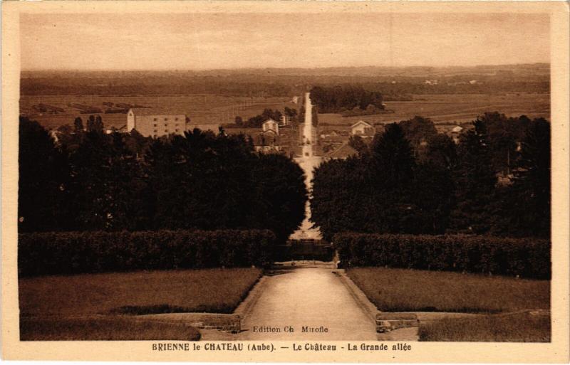 Carte postale ancienne Brienne le Chateau Grande allee