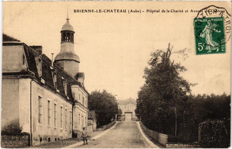 Carte postale ancienne Brienne Hopital de la Charite Avenue du Chateau