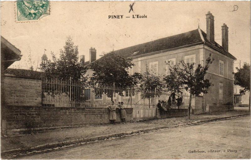 Carte postale ancienne Piney Ecole à Piney