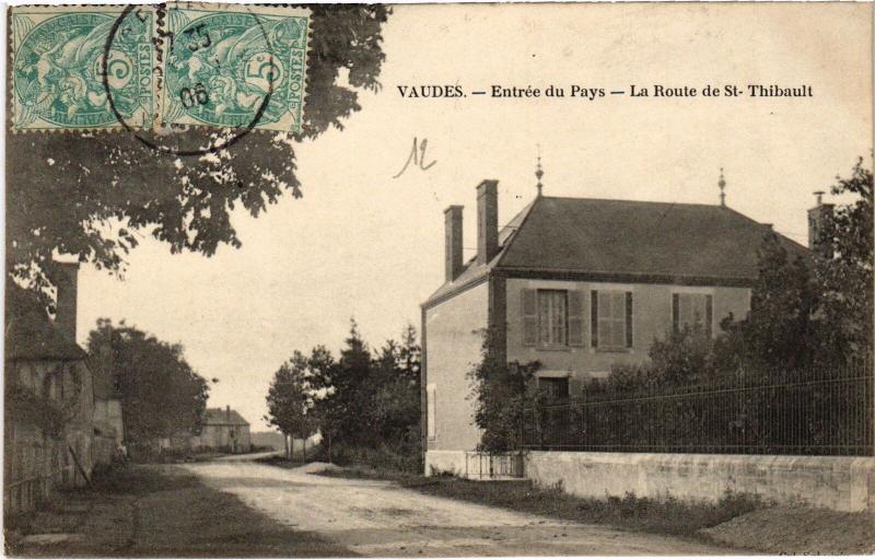 Carte postale ancienne Vaudes Route de Saint-Thibault à Saint-Thibault