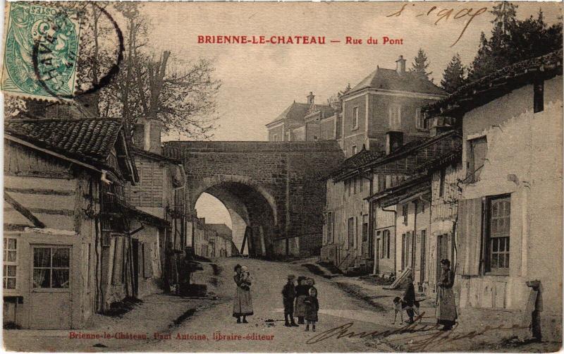 Carte postale ancienne Brienne Rue du Pont