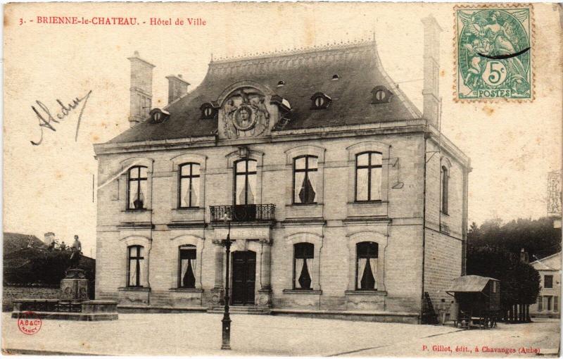 Carte postale ancienne Brienne Hotel de Ville
