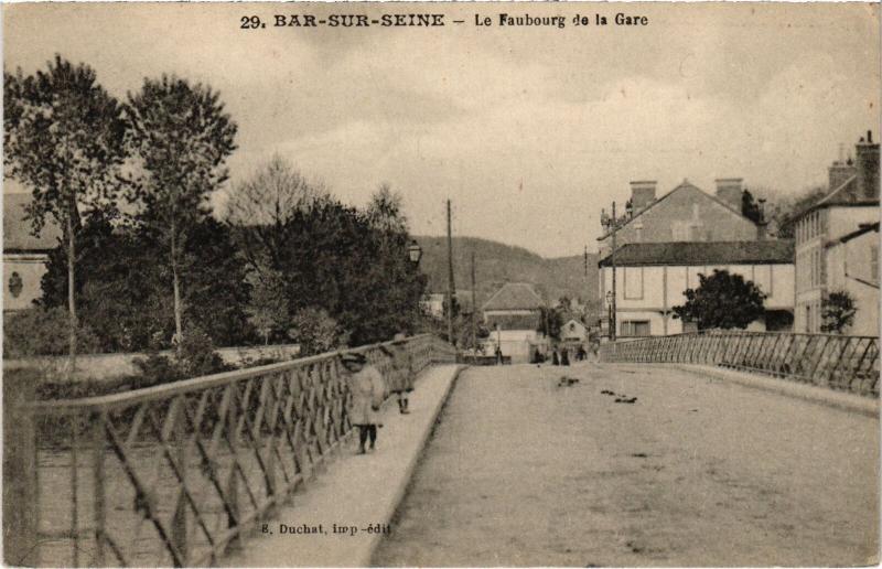 Carte postale ancienne Bar sur Seine Faubourg de la Gare à Bar-sur-Seine