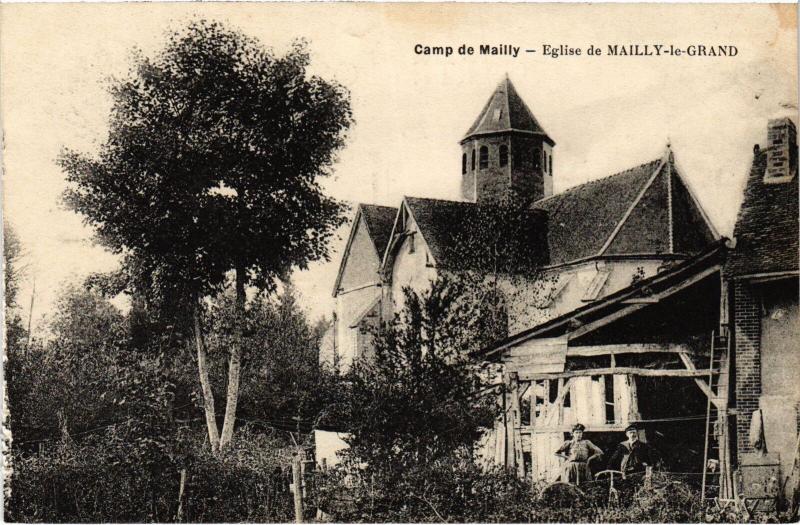 Carte postale ancienne Mailly le Camp Eglise de Mailly le Grand155 long à Mailly-le-Camp
