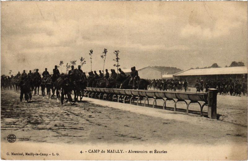 Carte postale ancienne Mailly le Camp abreuvoirs et ecuries à Mailly-le-Camp