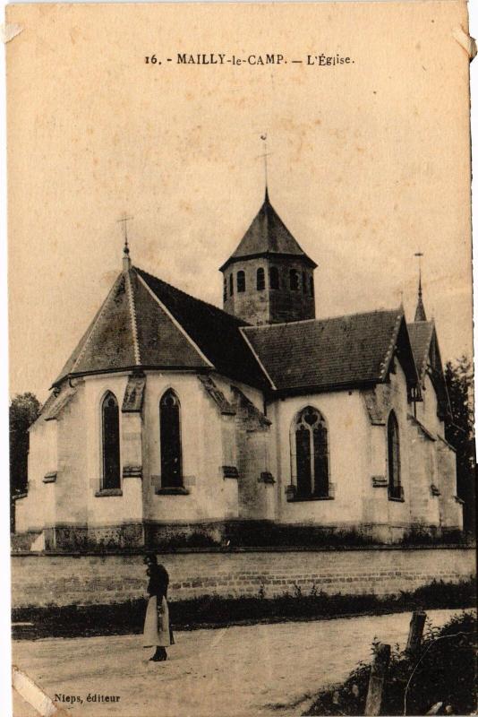Carte postale ancienne Mailly le Camp Eglise à Mailly-le-Camp