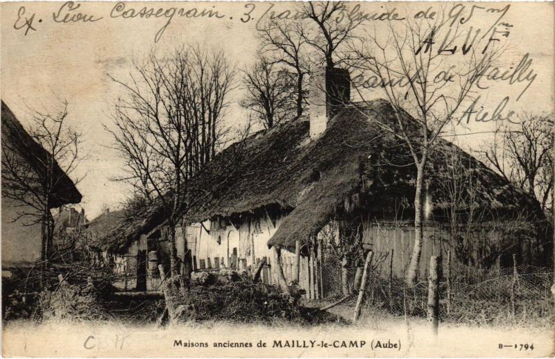 Carte postale ancienne Mailly le Camp maisons anciennes à Mailly-le-Camp