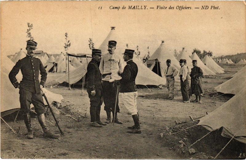 Carte postale ancienne Mailly le Camp visite des officiers à Mailly-le-Camp
