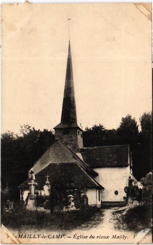 Carte postale ancienne Mailly le Camp Eglise à Mailly-le-Camp
