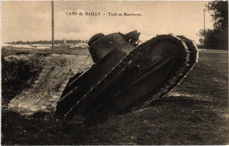 Carte postale ancienne Mailly le Camp tank en manoeuvre à Mailly-le-Camp