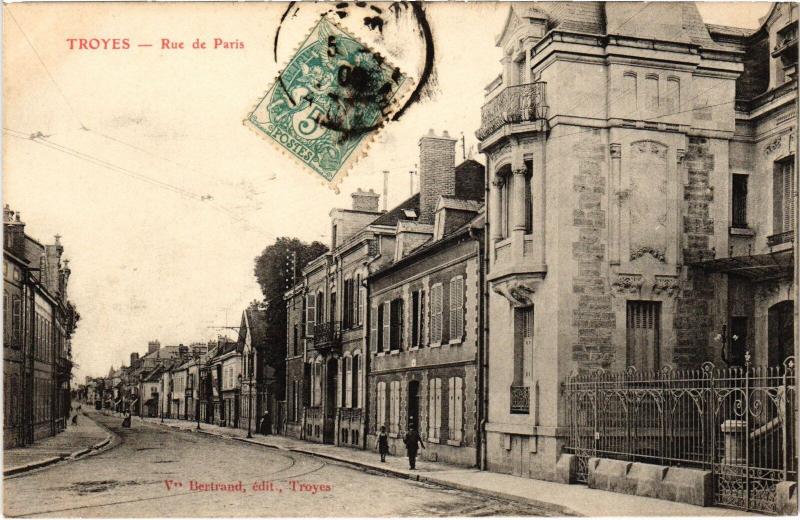 Carte postale ancienne Troyes Rue de Paris à Troyes