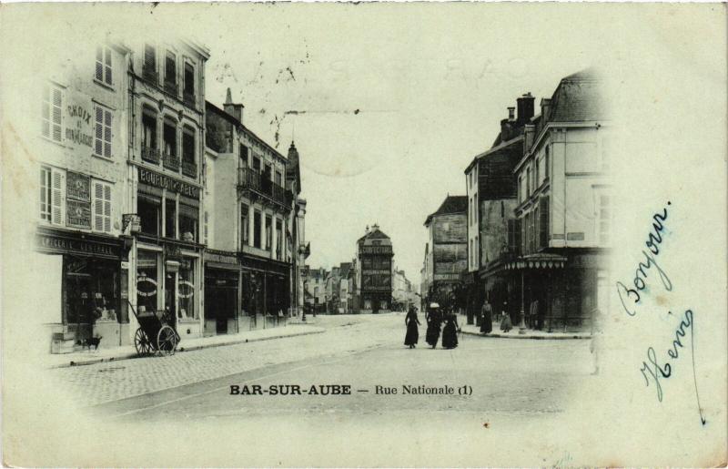 Carte postale ancienne Bar sur Aube Rue Nationale à Bar-sur-Aube