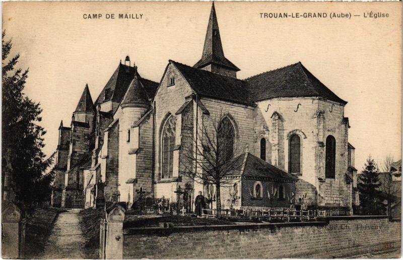 Carte postale ancienne Mailly le Camp Eglise à Mailly-le-Camp