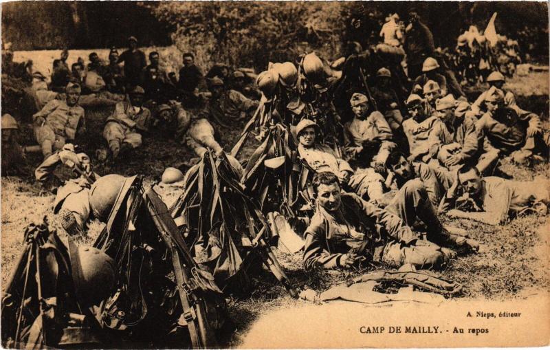 Carte postale ancienne Mailly le Camp remplissage des lits de plume à Mailly-le-Camp