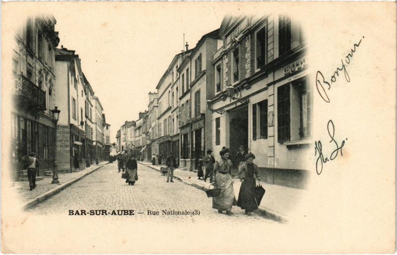Carte postale ancienne Bar sur Aube Rue Nationale à Bar-sur-Aube