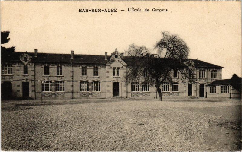 Carte postale ancienne Bar sur Aube Ecole de Garcons à Bar-sur-Aube