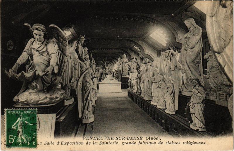 Carte postale ancienne Vendeuvre Grande fabrique de statues religieuses