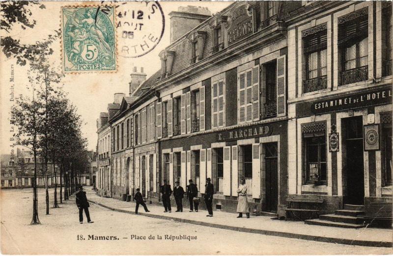 Carte postale ancienne Mamers Place de la Republique à Mamers