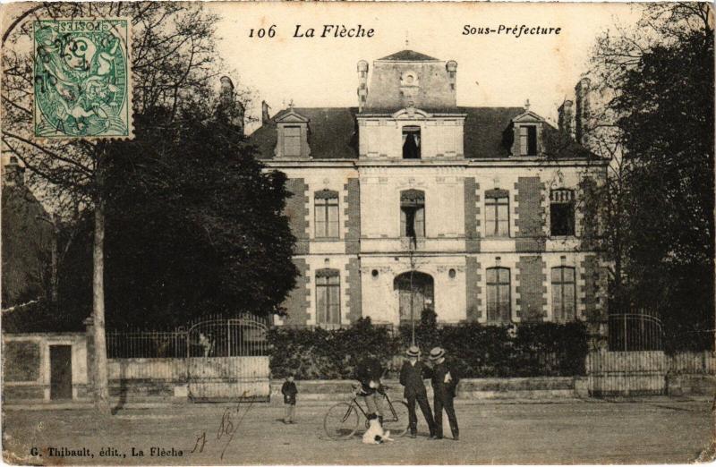 Carte postale ancienne La Fleche Sous Prefecture