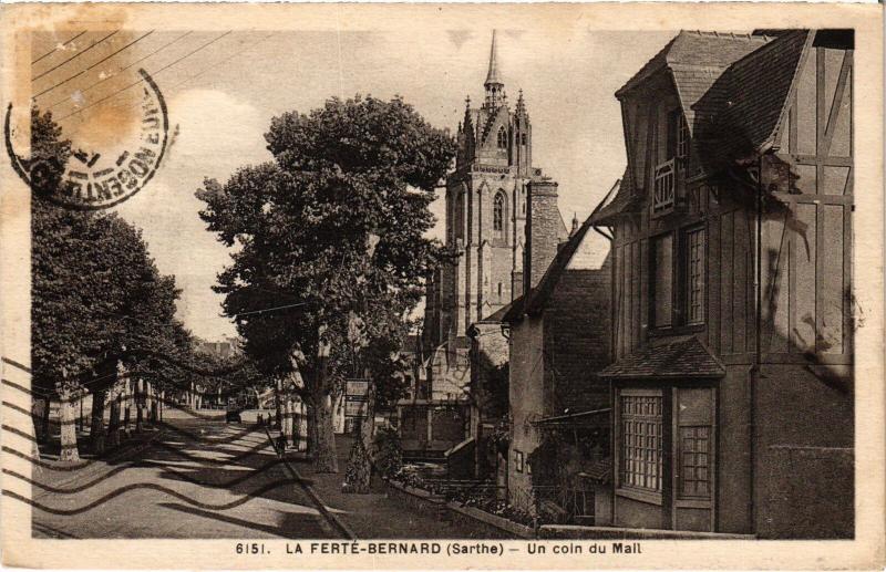 Carte postale ancienne La Ferte Bernard un coin du Mall