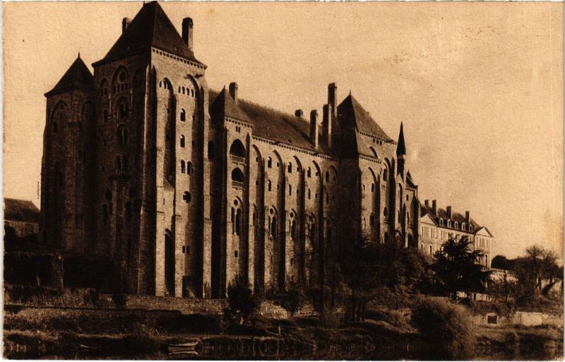 Carte postale ancienne Solesmes Eglise Saint-Pierre à Solesmes