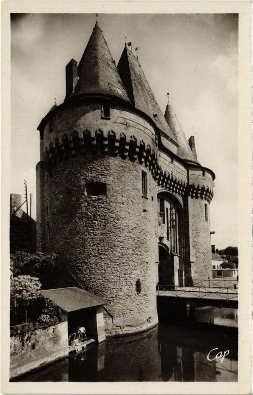 Carte postale ancienne La Ferte Bernard Porte de Ville et Huisne
