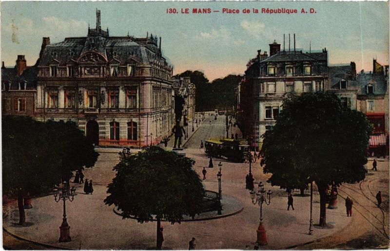 Carte postale ancienne Le Mans Place de la Republique au Mans
