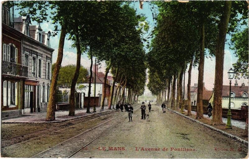 Carte postale ancienne Le Mans Avenue de Pontlieue au Mans