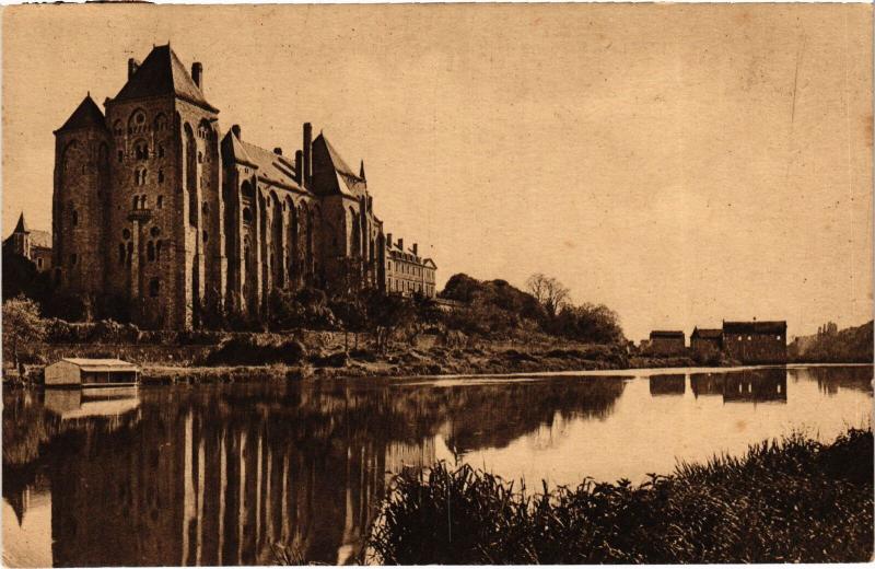 Carte postale ancienne Solesmes Eglise Saint-Pierre à Solesmes