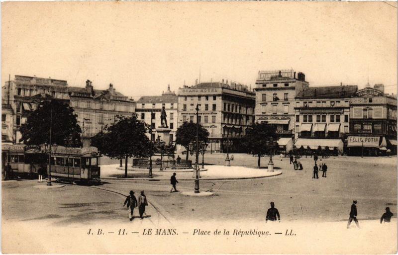 Carte postale ancienne Le Mans Place de la Republique au Mans