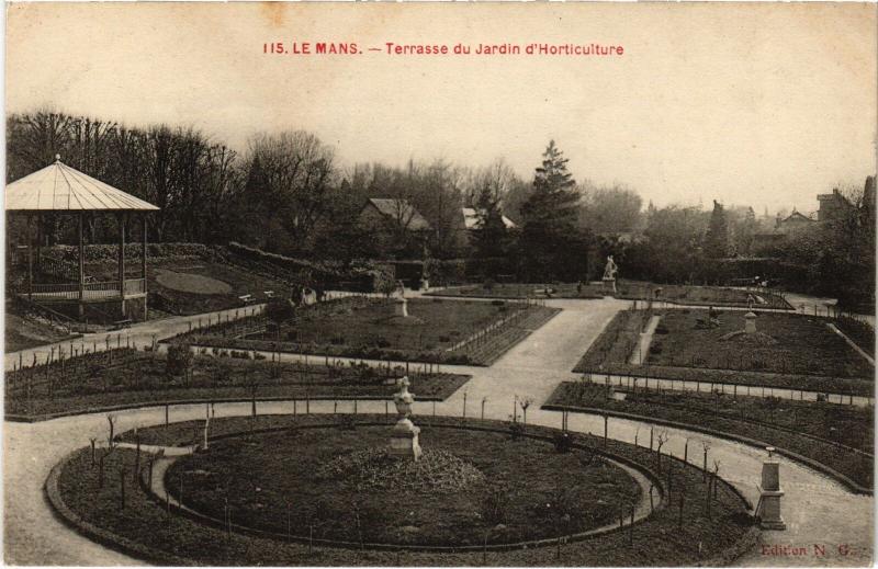 Carte postale ancienne Le Mans Jardin d'Horticulture la terrasse au Mans