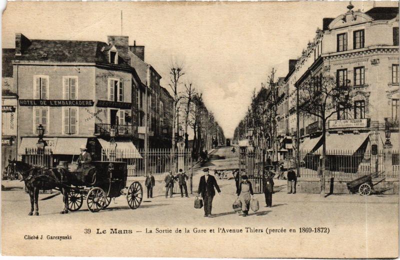 Carte postale ancienne Le Mans Sortie de la Gare au Mans