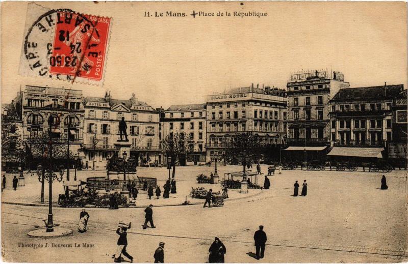 Carte postale ancienne Le Mans Place de la Republique au Mans