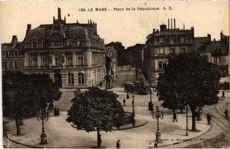 Carte postale ancienne Le Mans Place de la Republique au Mans