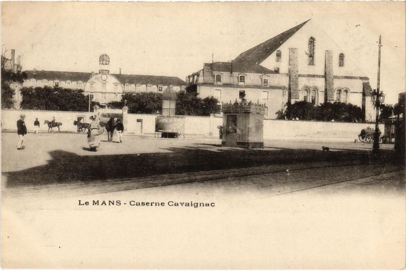 Carte postale ancienne Le Mans Caserne Cavaignac au Mans